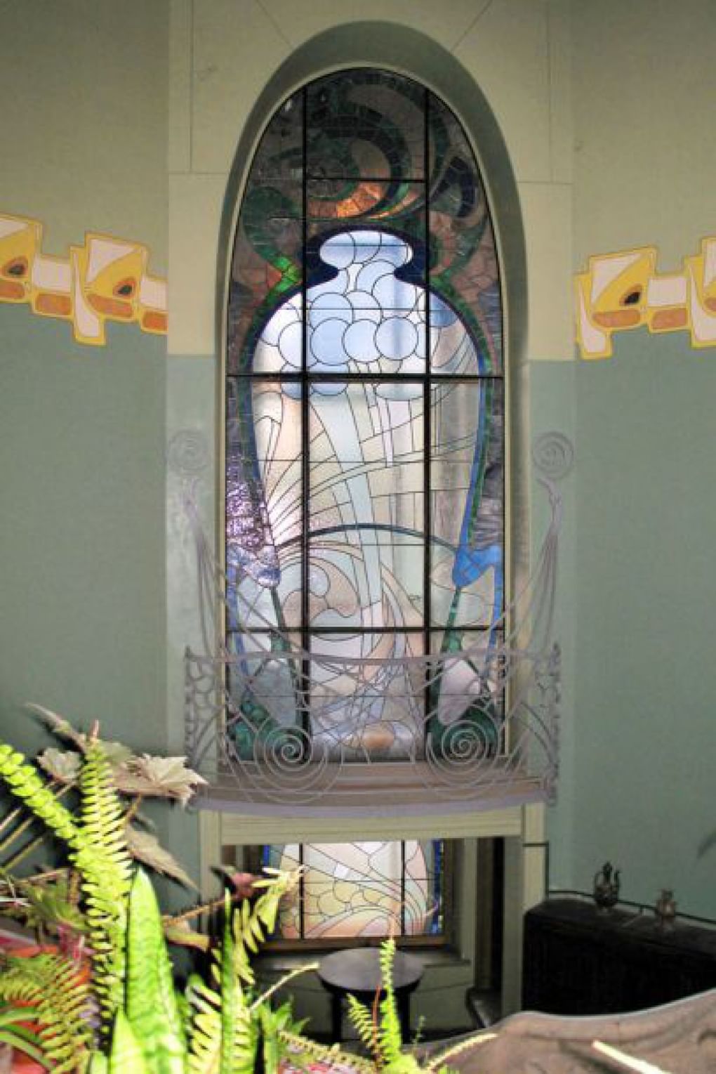 Окно-витраж в особняке С.П. Рябушинского в Москве