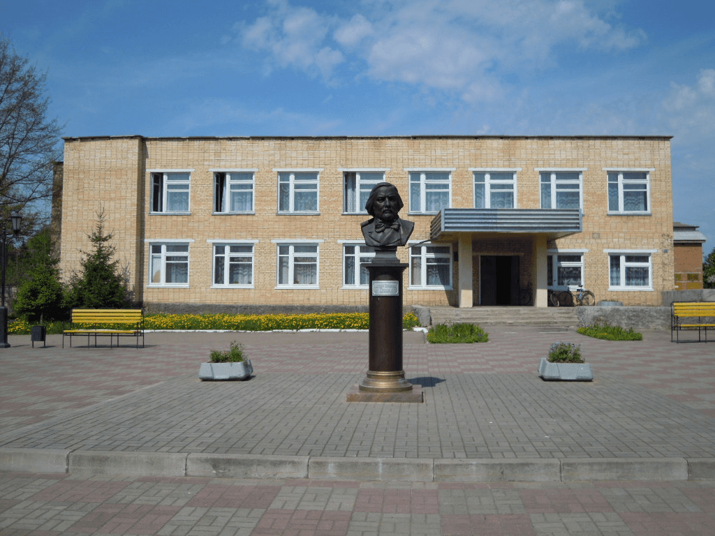 Город ельня. Ельня Смоленская область. Ельня Смоленская область городок. Школа им. м.и.Глинки  в г. Ельня. Ельня Смоленская область школы.