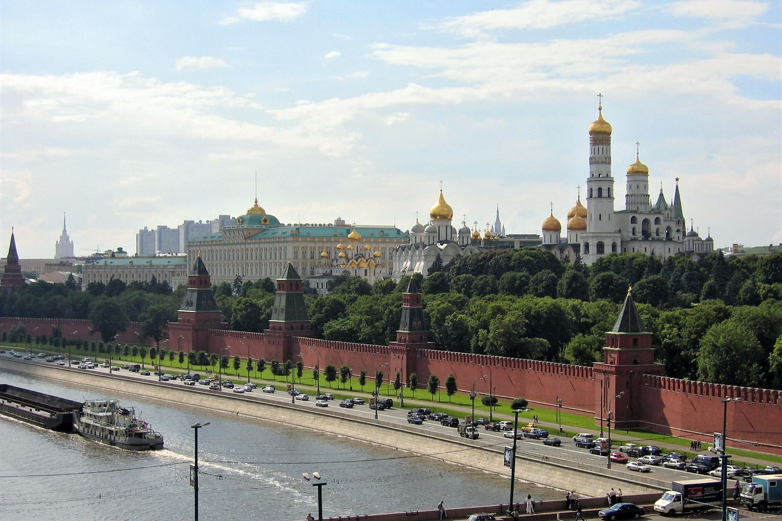 Кремль можно. Пермь Кремль. Кремль с большой буквы. Кремль Солнечная погода фото. Интересные кремли в Перми.