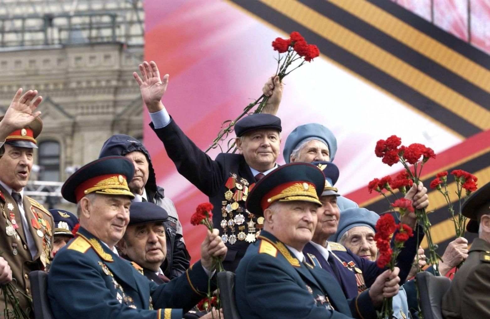 Праздновать великой победы. 9 Мая день Победы. Празднование дня Победы. День Победы парад. С праздником Победы.