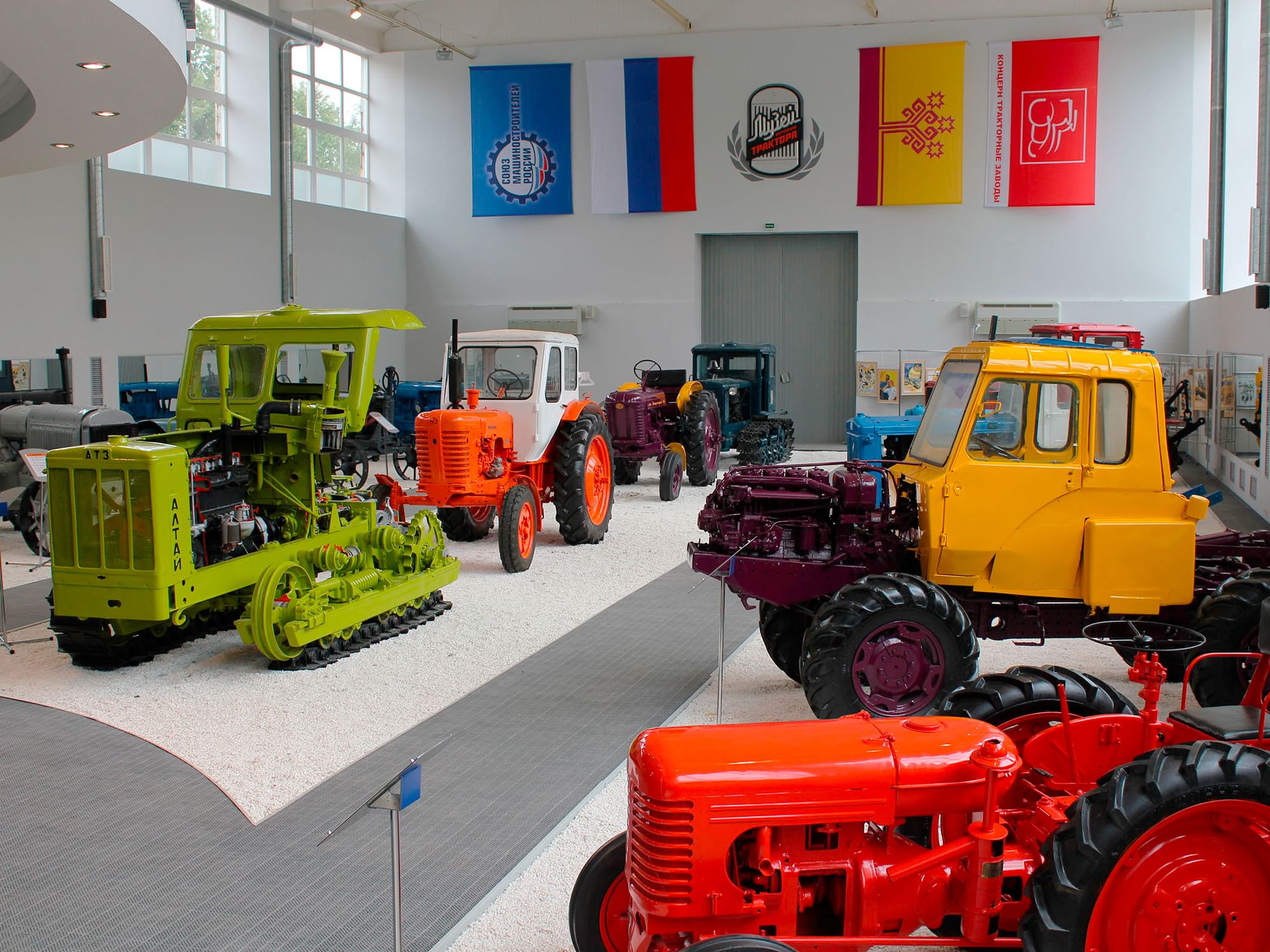 Музей тракторов фото