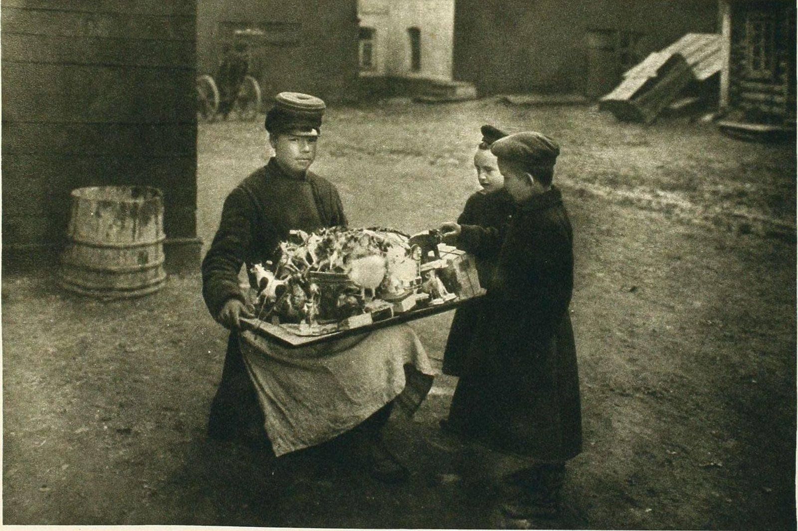 Темы в дореволюционной. Коробейники 19 век. Лавочник 19 века. Уличная торговка 19 века в России. Торговец 19 века в России.