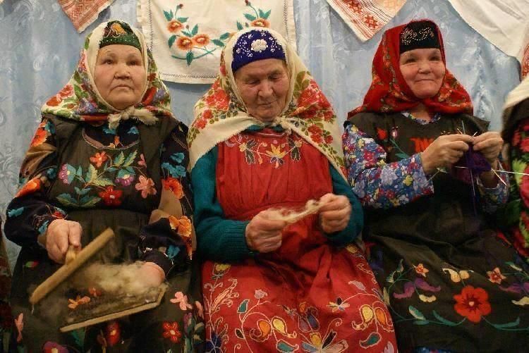 Татарские бабушки в платках