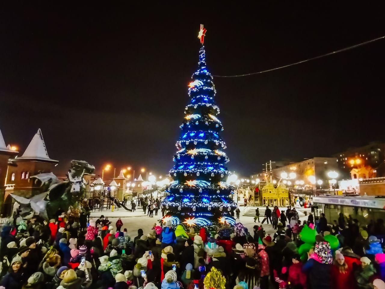 Открытие новогоднего праздника. Открытие елки в Мурманске 2022. Елка в Мурманске 2019. Елка Мурманск 2021. Городская елка в Мурманске 2021.