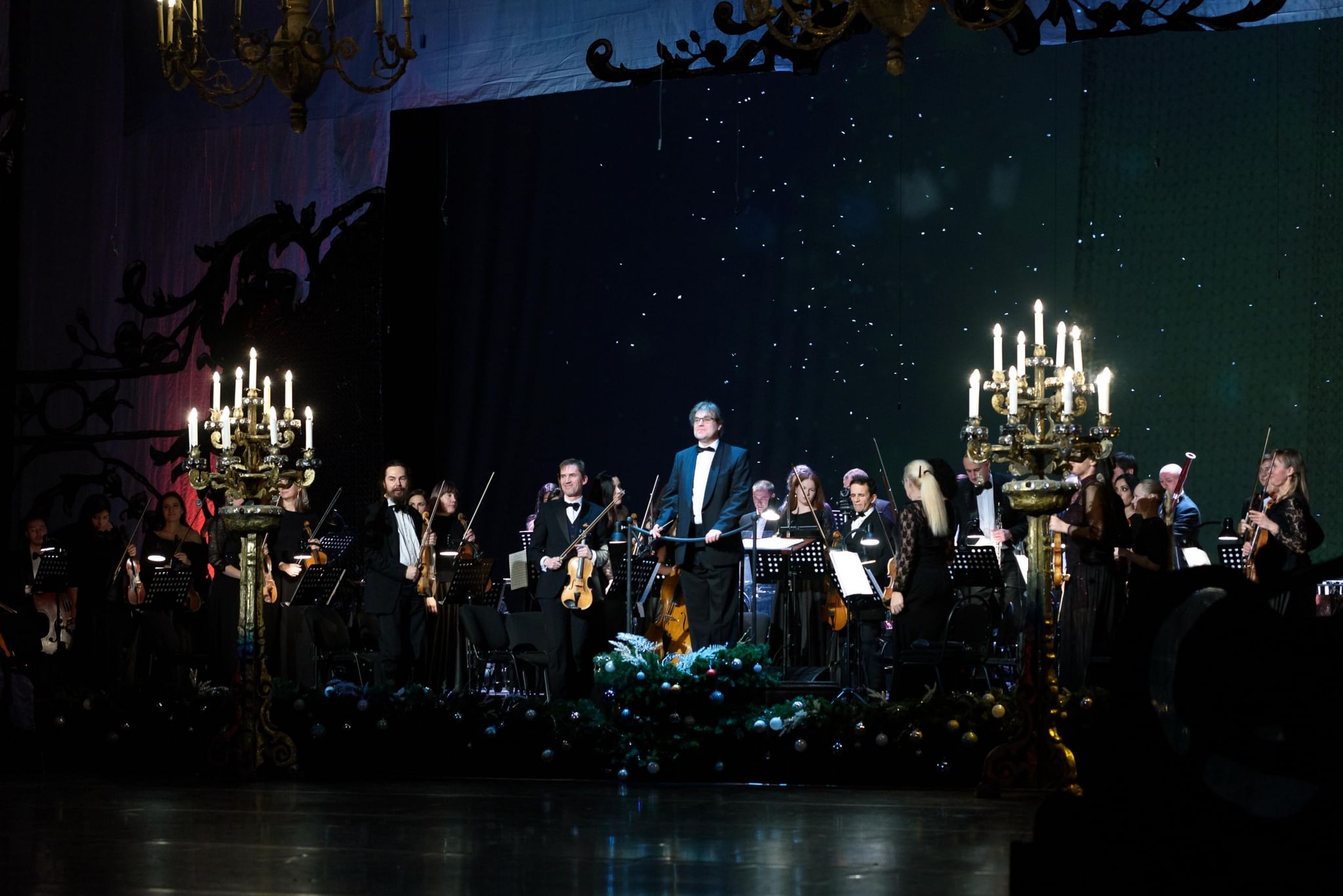 голубой огонек в опере астрахань. астраханский театр оперы и балета новогодний. опер балет астрахань. жасмин и буйнов. новый год 2023.