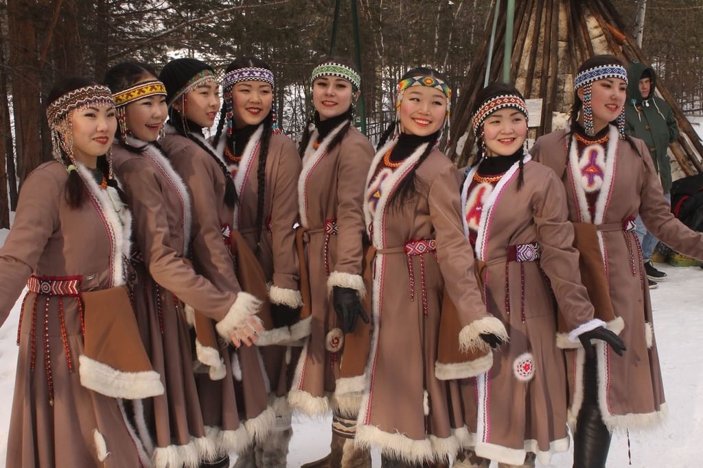 Про народов сибири. Национальный костюм эвенков Забайкалья. Эвенки орочоны. Якуты эвены эвенки. Народы Забайкалья эвенки.