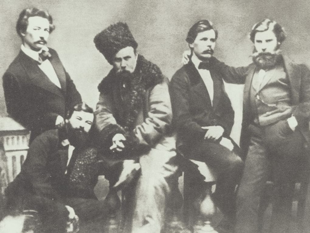 Тарас Шевченко (в центре) с членами Кирилло-Мефодиевского братства. Фотография: glavred.info