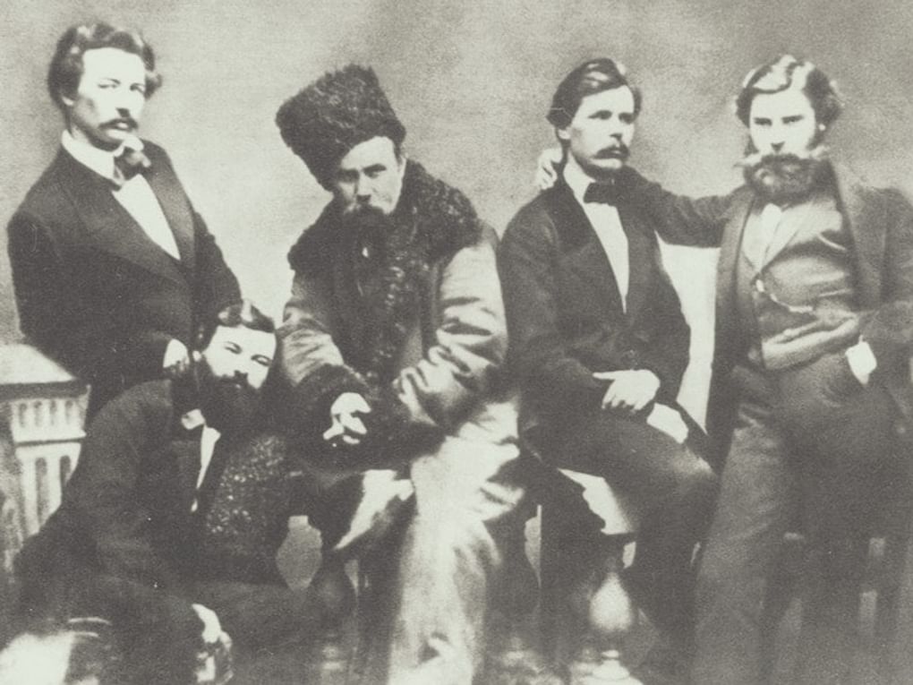 Тарас Шевченко (в центре) с членами Кирилло-Мефодиевского братства. Фотография: glavred.info