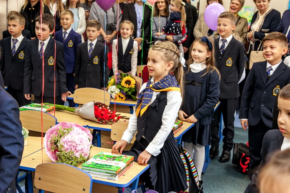 Фото первоклассников 1 сентября мальчики. Первоклашки. Первое сентября для первоклассников. Первоклассники на линейке. Модные первоклашки.