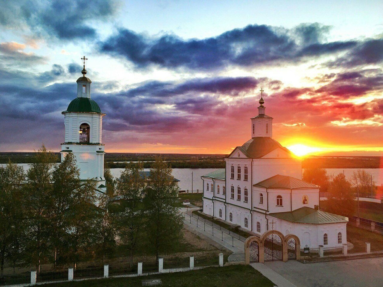 Архангельск ночью храм