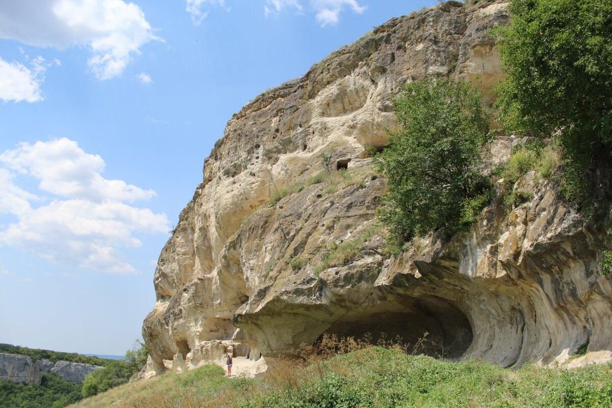 Бахчисарайский заповедник. Гора Чуфут-Кале. Горыбакчисарайского района. Гора Брык Ставропольского края. Гора Брык пещерный монастырь.