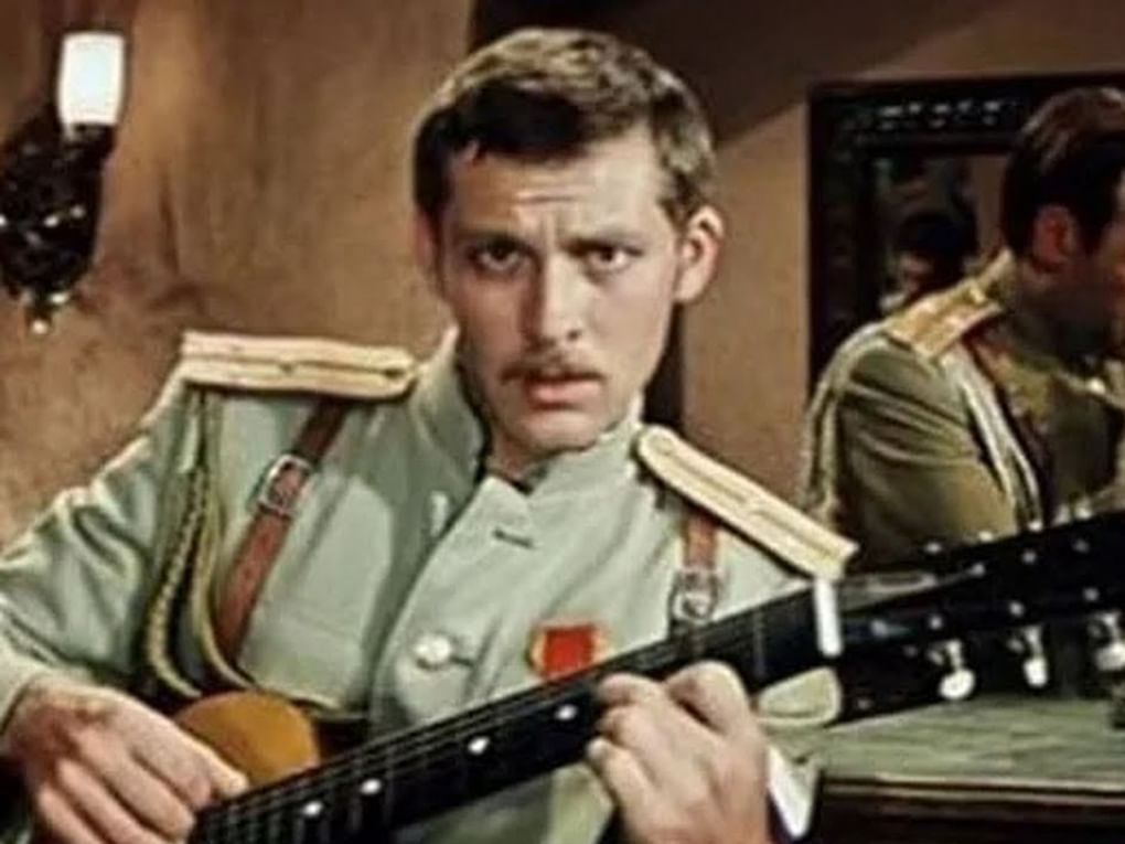 Владимир Ивашов в роли адъютанта Перова в художественном фильме Эдмонда Кеосаяна «Новые приключения неуловимых» (1968)