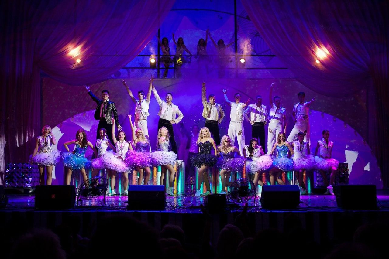 Дом искусств калининград 7 ноября. Мюзикл шоу дом искусств калининград. Маук ктк "дом искусств". Планета искусств калининград. Золушка музыкальный театр калининград.