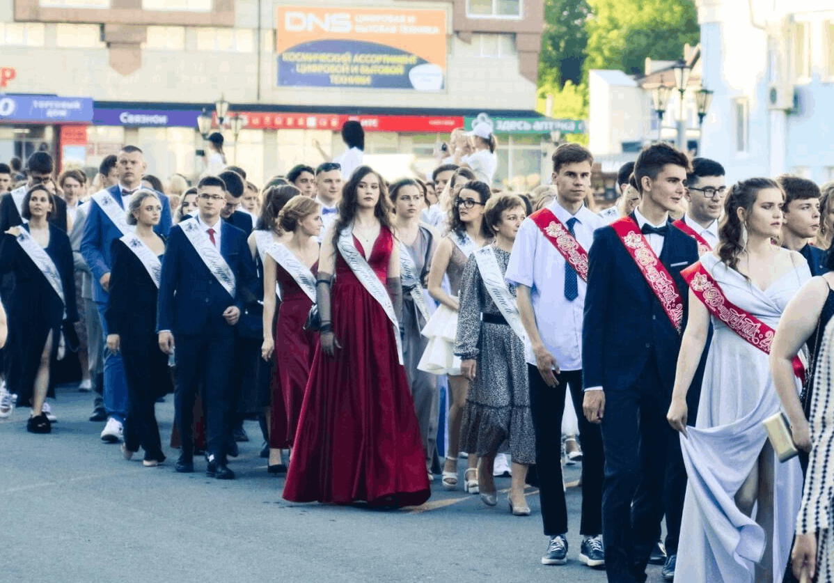 Описание картины выпускники