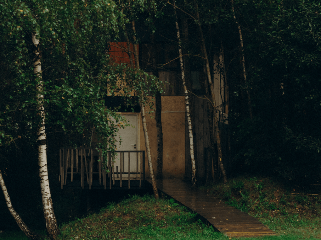 «Дом-антресоль» в арт-парке «Никола-Ленивец»﻿. Деревня Никола-Ленивец, Калужская область. Фотография: Дуня Ситина / предоставлена организаторами