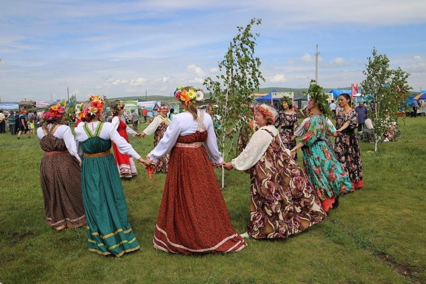 Праздничная программа «Троицу встречаем, берёзку завиваем!» - Культура.РФ