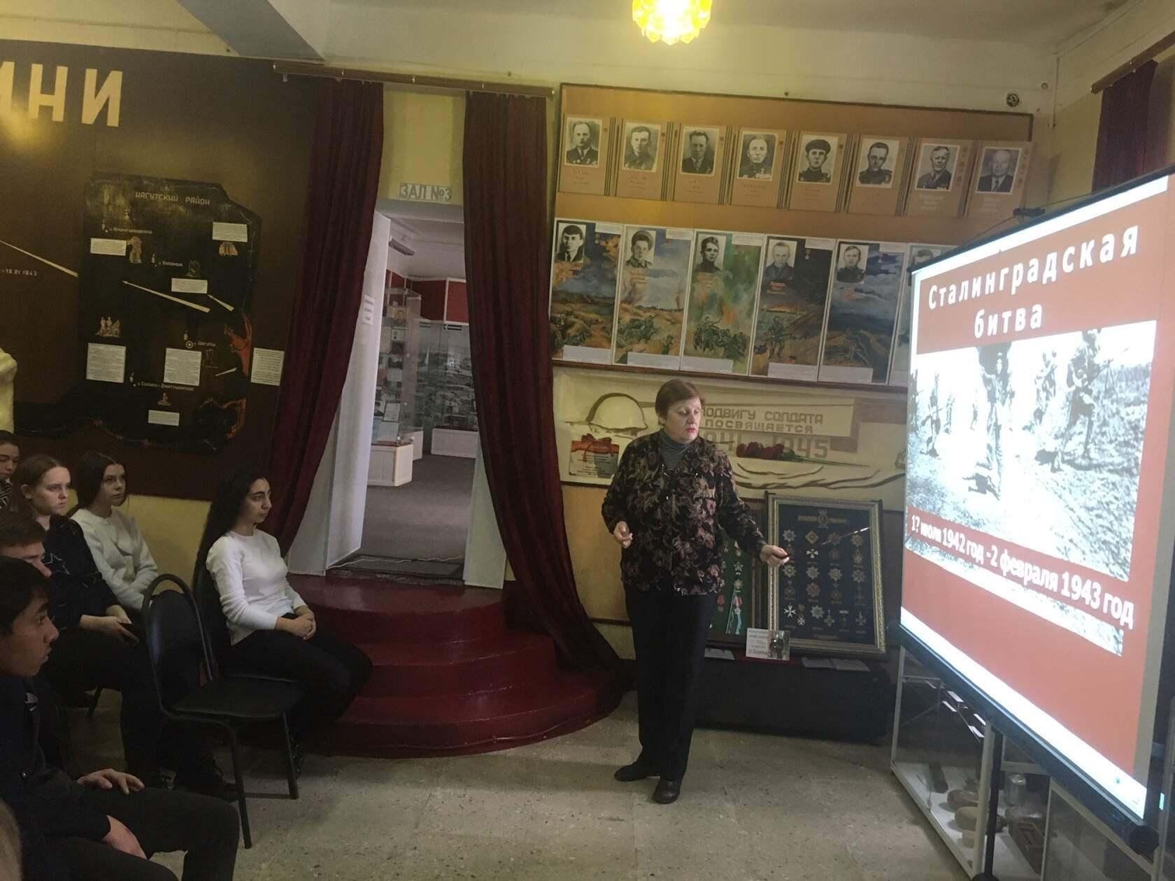 Патриотический час сталинградская битва. Сталинград выставка. Сталинградская битва 2023. Сталинград выставка в музее.