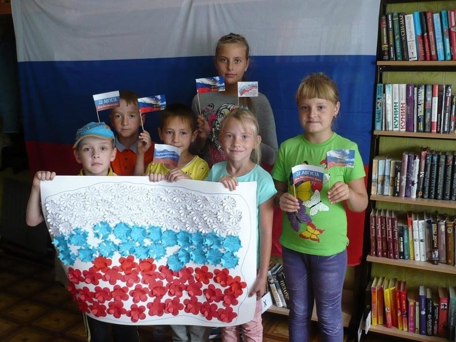 Мероприятия ко дню флага в детском саду. Мероприятие Кодень российского флага. Мероприятия ко Дню российского флага. День государственного флага в детском саду. Ко Дню флага в библиотеке для детей.