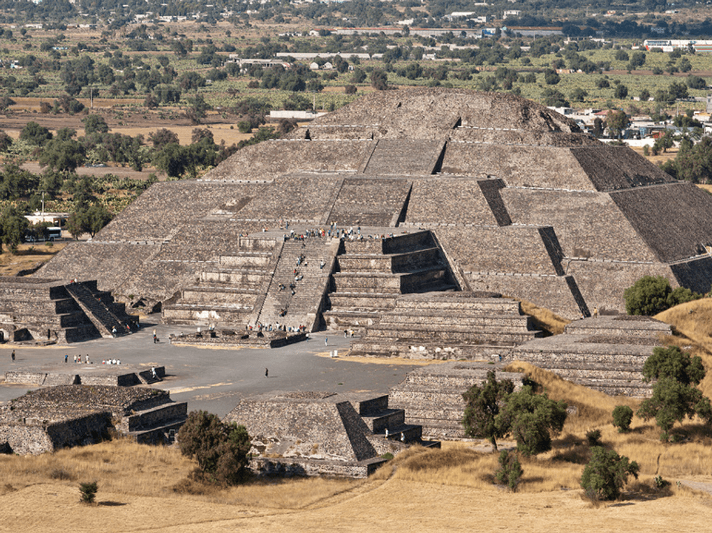 Пирамида Луны, древний город Теотиуакан, Мексика. Фотография: Дмитрий Рухленко / фотобанк «Лори»