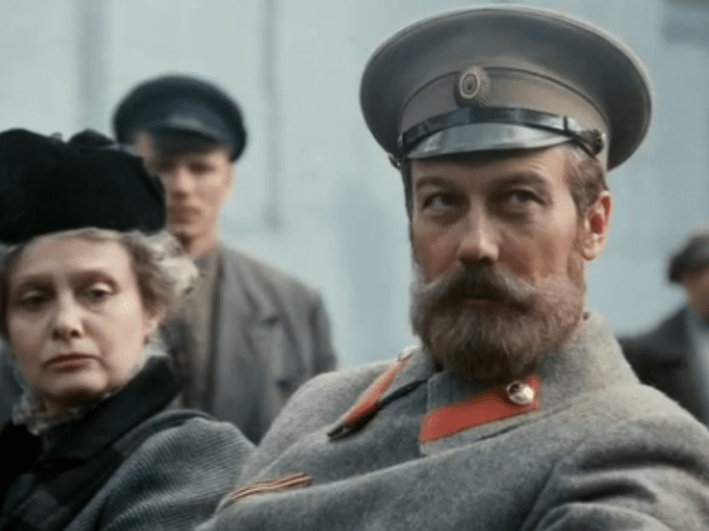 Олег Янковский в роли императора Николая II в художественном фильме Карена Шахназарова «Цареубийца» (1991)