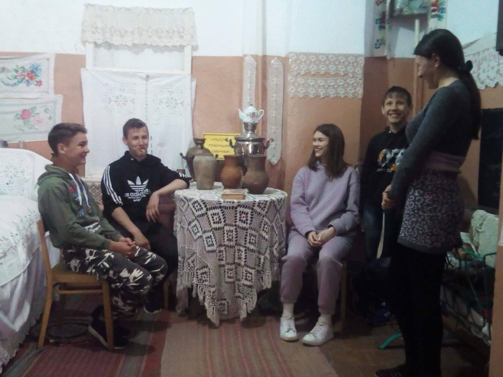 Сельские девки в трусах Активистки Союза женщин селения Гостала Казбековского района шьют для  односельчан маски — kazbekovskiy.ru