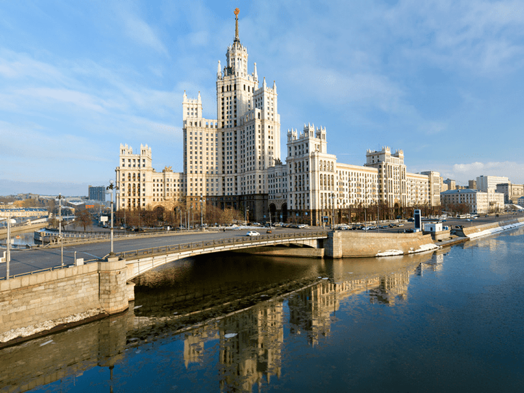 Жилой дом на Котельнической набережной, Москва. Фотография: Николай Винокуров / фотобанк «Лори»