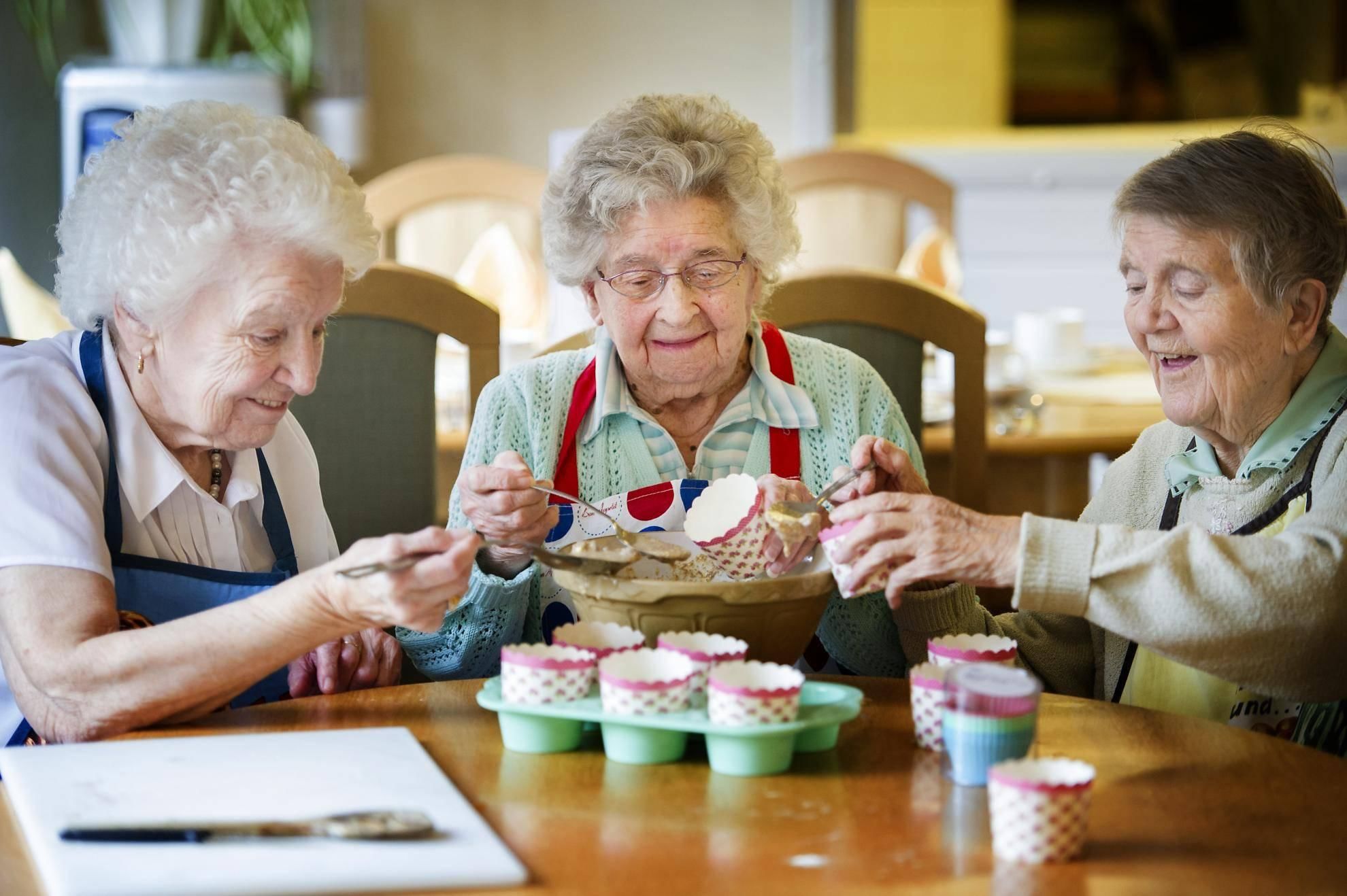 Свободное время пожилых людей. Кружки рукоделия для пенсионеров. Рукоделие для пожилых. Творчество пожилых людей. Хобби для пожилых.
