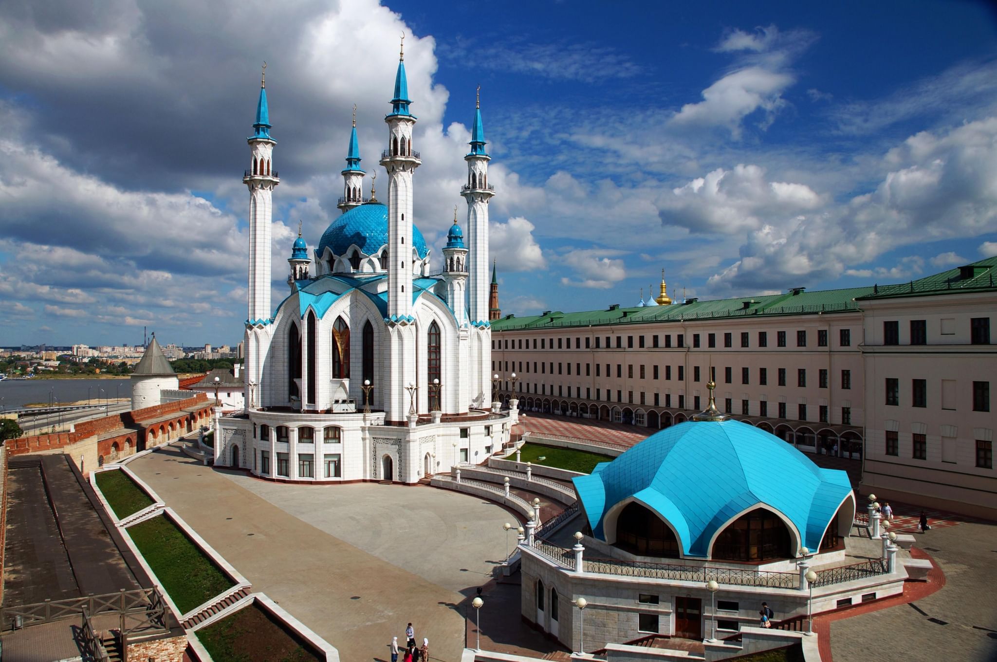 Заповедник казанский кремль. Музей-заповедник Казанский Кремль. Комплекс Казанского Кремля Казань. Мечеть кул-Шариф Казанского Кремля Казань. Казань Кремль кул Шариф.