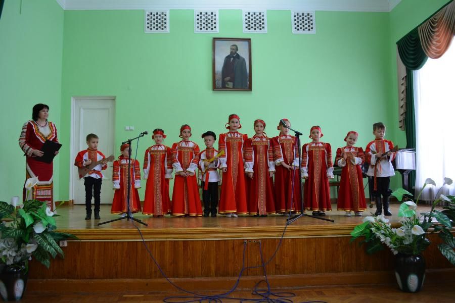 Родники патриотическая песня. Шаховская школа искусств ансамбль Родник. Ансамбль,, Родники,, Воронеж Масловка. Народный коллектив фольклорный ансамбль «Родник». Ансамбль Ясенька.