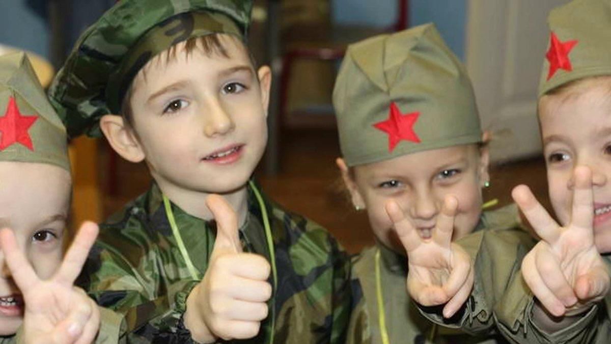 Конкурсы на 23 февраля мальчикам в классе. 23 Февраля для детей. Конкурсы на 23 февраля. Маленькие защитники Отечества.