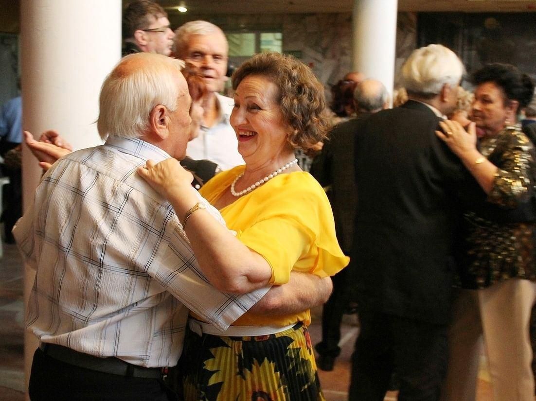 Танцевальный вечер для пожилых людей