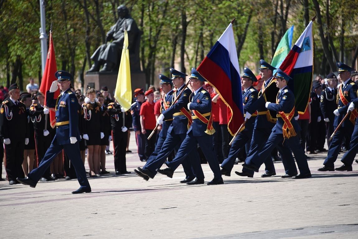 Марш 24. Парадный марш. Парадный марш картинки. Марш в Электростали. Победный марш места.