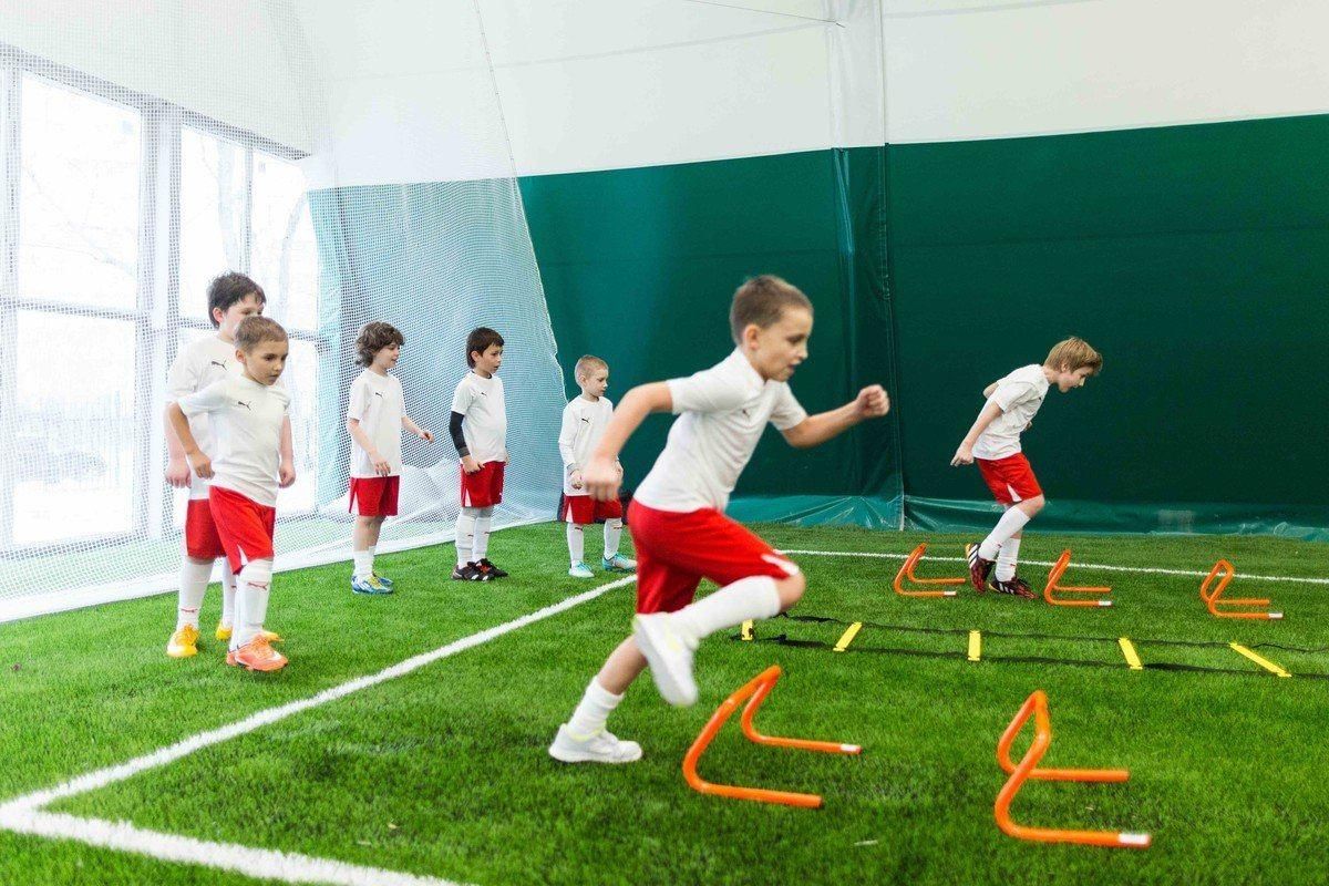 Игры физически футбол. Тренировка по футболу для детей. Футбол тренировка дети. Детский футбол тренировки. Тренировка по футбол увдеском саду.