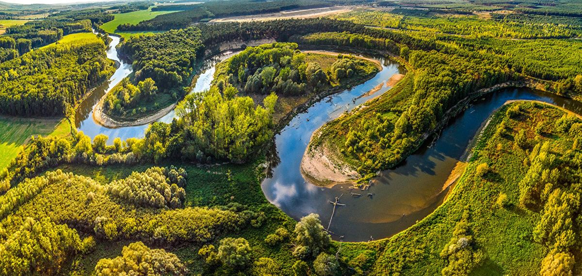 Что такое рек. Река Морава Чехия. Солотча Извилистая река. Река Цивиль.