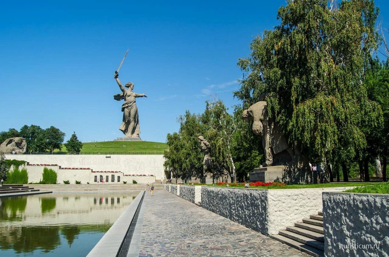 Мамаев курган расположен в городе. Мамаев Курган Волгоград. Памятник Мамаев Курган в Волгограде. Комплекс памятников Мамаев Курган в Волгограде. Площадь героев на Мамаевом Кургане.