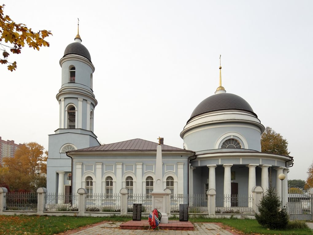 Покровский храм. Архитектор Осип Бове. 1825-1833. Фотография: Дмитрий Неумоин / Фотобанк Лори