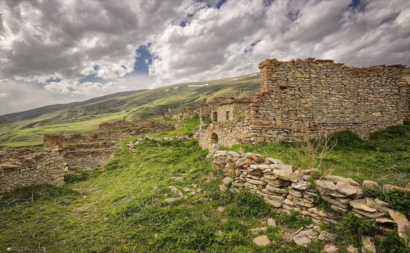 Две боевые башни и сто древних жилищ реконструировали в чеченском селе (ВИДЕО) В