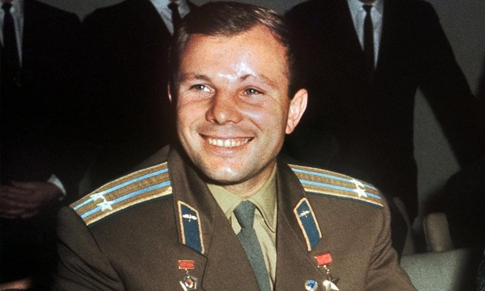Гагарин цветное фото