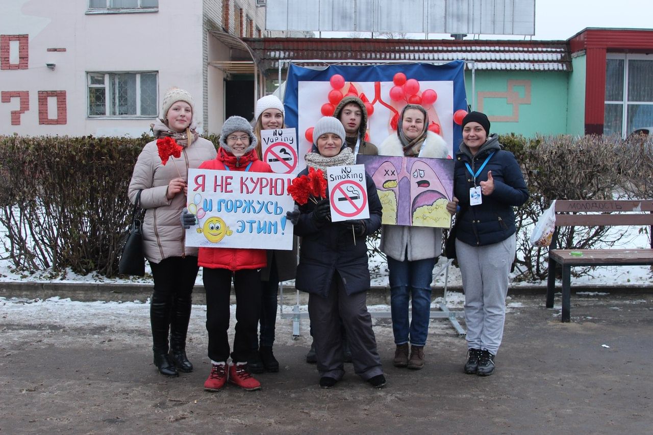 Акция любое мероприятие которое. Акция против табакокурения. Акция против. Волонтеры против курения. Акция борьба с курением.