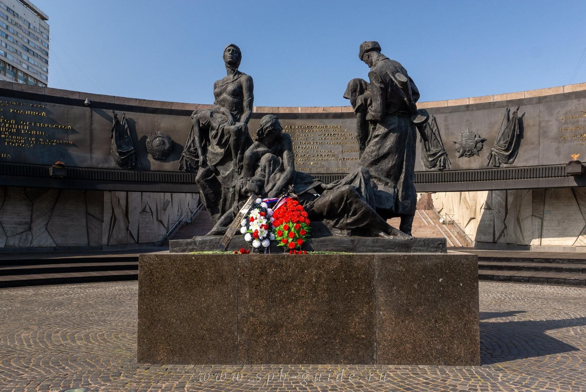 Обелиск блокада ленинграда. Монумент героическим защитникам Ленинграда. Монумент на площади Победы в Санкт-Петербурге. Мемориал защитникам Ленинграда блокада. Площадь Победы мемориал героическим защитникам Ленинграда.