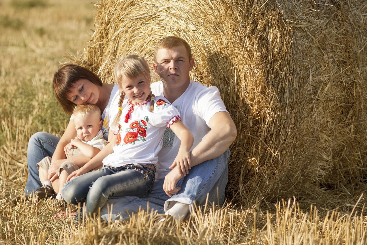 Семья 2019. Дружная семья. Россия дружная семья. Дружная семья фото. Фотография самой дружной семьи.