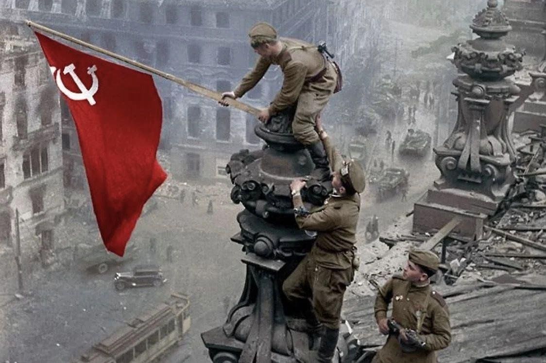 Водружение флага над рейхстагом картина