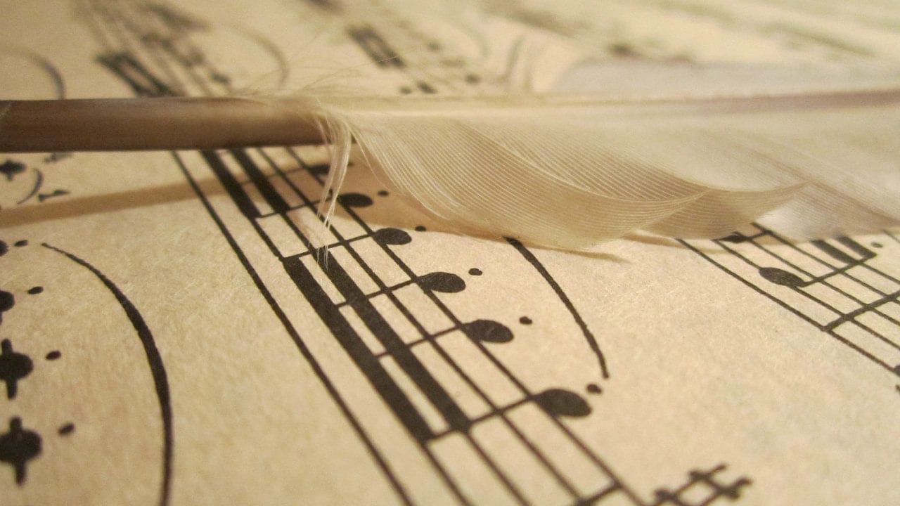 Музыка история души. Нотный лист и перо. Фортепиано и поэзия. Перо на нотной бумаге. Литературно-музыкальный вечер.
