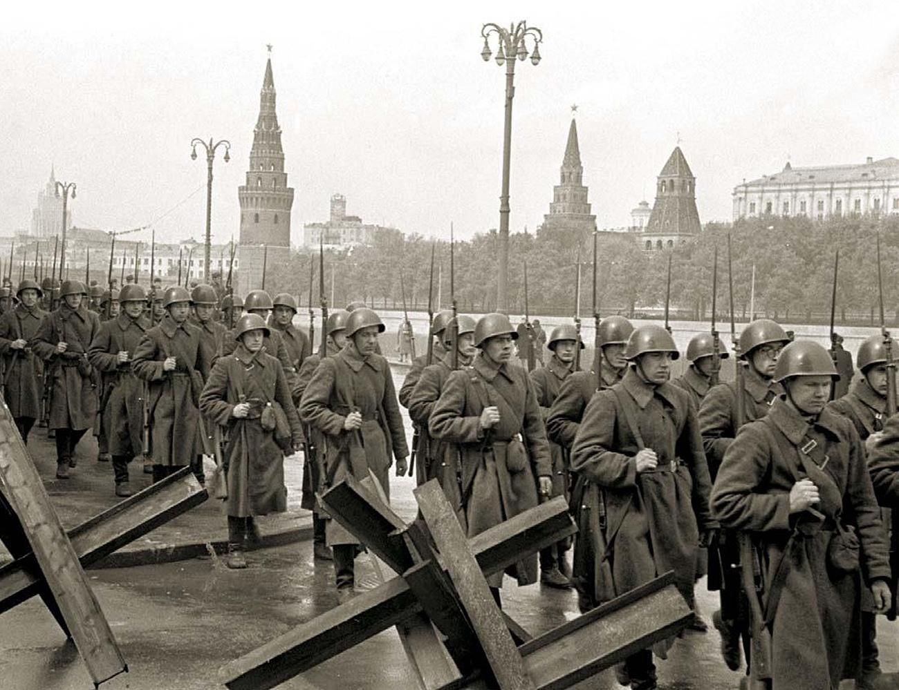 Все битвы за москву. Битва под Москвой 1941. Битва под Москвой 1942. Московская битва 1941.