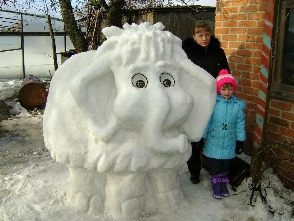 Лепим из снега. Лепка из снега. Оригинальные снежные фигуры. Несложные фигуры из снега. Объемная фигура из снега.