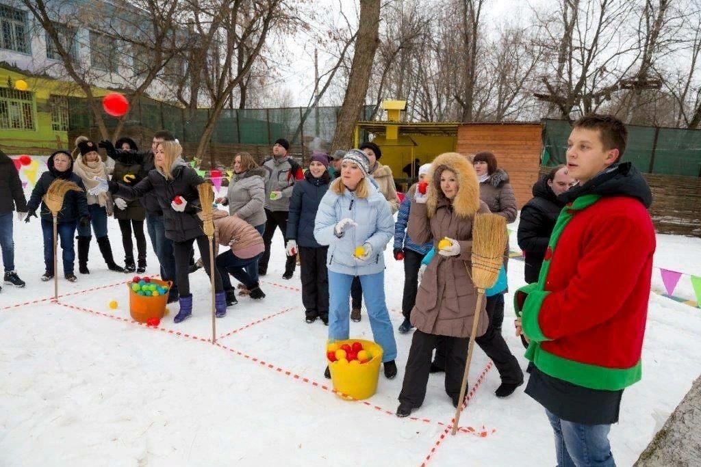 Новогодние эстафеты. Зимний тимбилдинг для детей. Эстафеты на улице зимой. Тимбилдинг для детей зимой. Тимбилдинг зимой на природе.