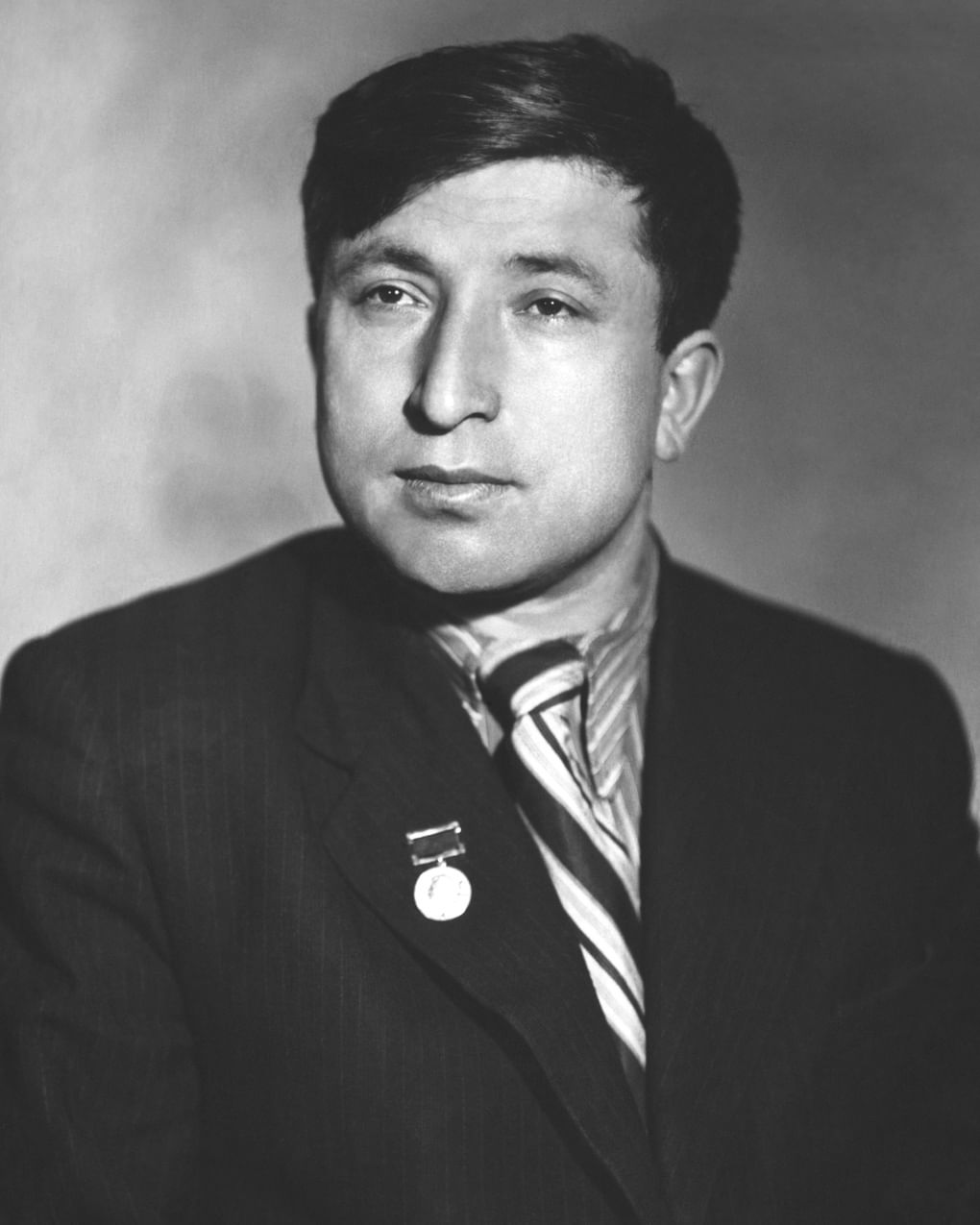 Расул Гамзатов. 1956 год. Фотография: Владимир Савостьянов / ТАСС