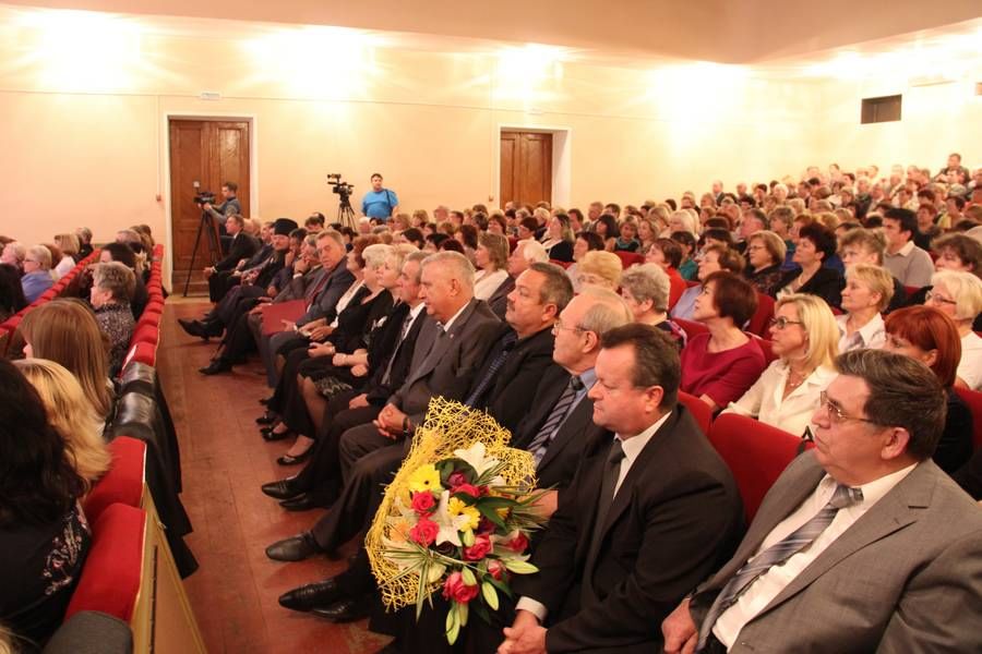 Новомосковская городская клиническая больница новомосковск. Юбилей Новомосковской горбольницы. Новомосковский госпиталь Тульской области.