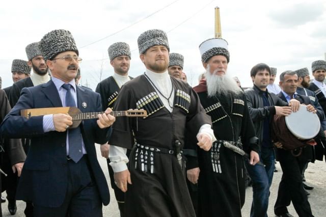 Занятия чеченцев. Чечня культура. Культура и обычаи чеченского народа. Чеченский народ культура традиции.