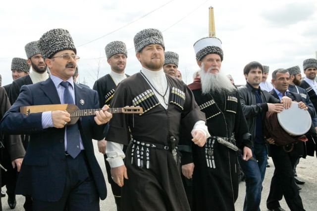 Народы относящиеся к чеченцам. Чечня культура. Культура и обычаи чеченского народа. Занятия чеченцев. Чеченский народ культура традиции.